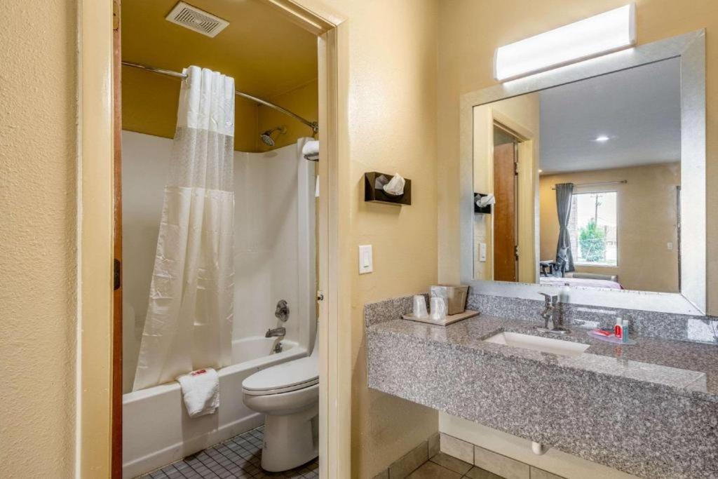 Southern Inn And Suites Spartanburg Ngoại thất bức ảnh